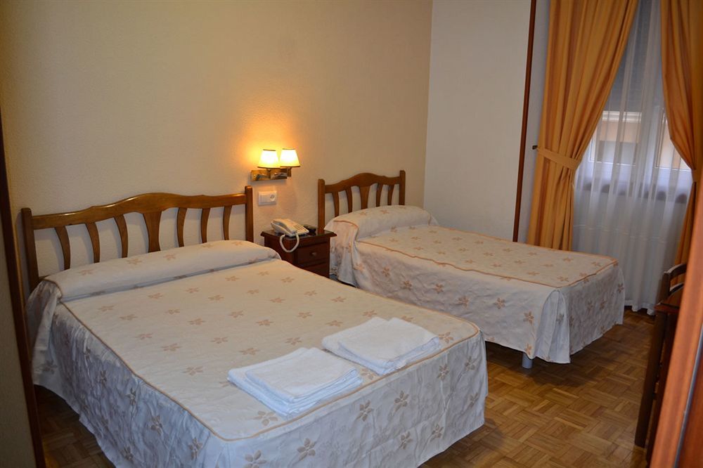 Hostal Edreira Мадрид Екстериор снимка