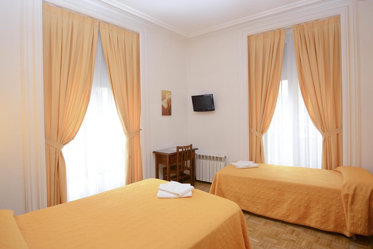 Hostal Edreira Мадрид Екстериор снимка