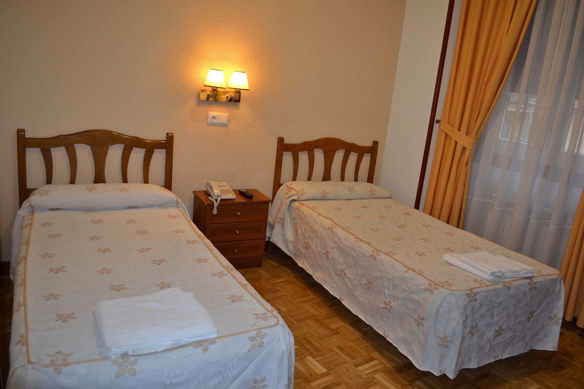 Hostal Edreira Мадрид Екстериор снимка