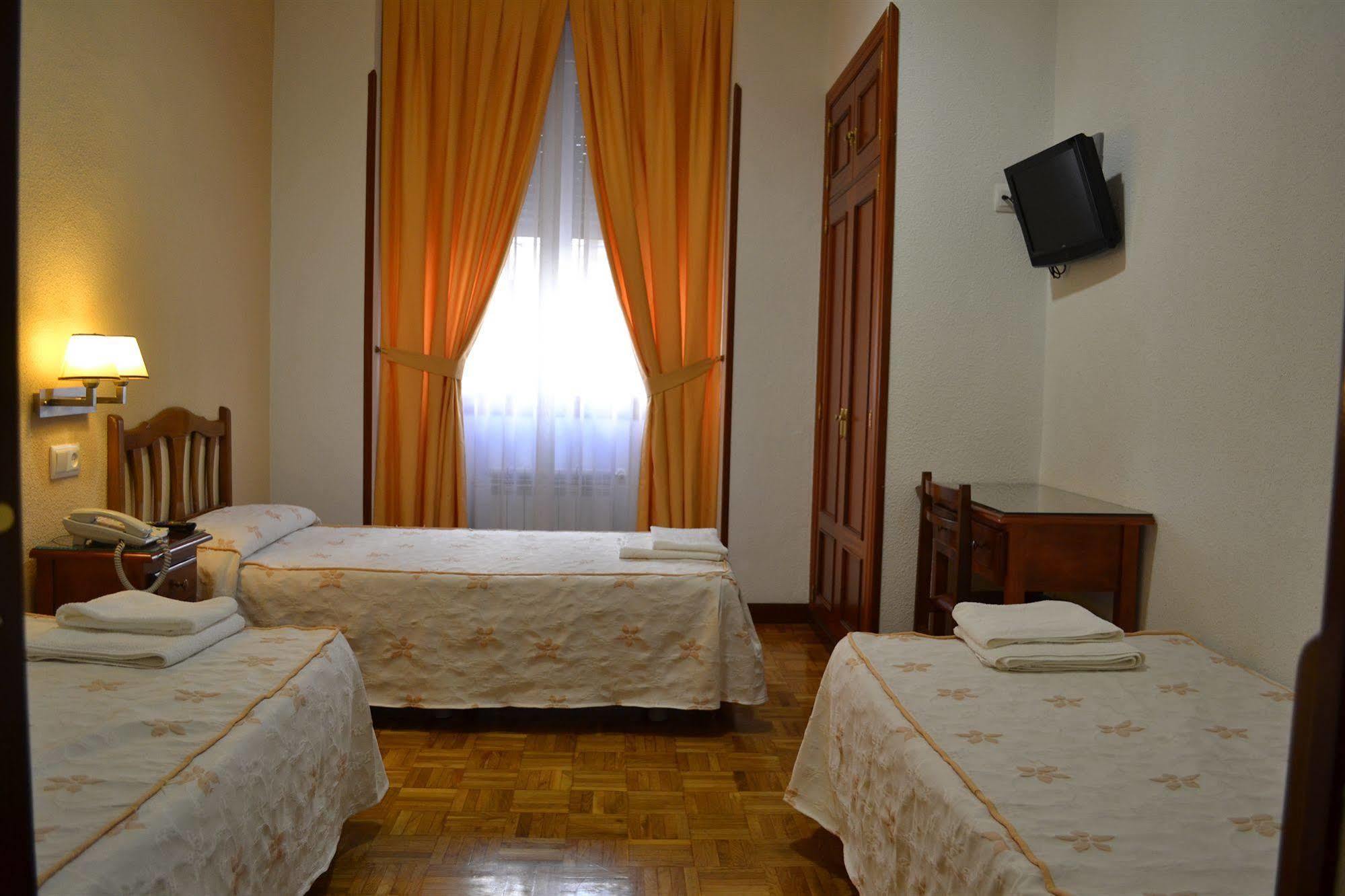 Hostal Edreira Мадрид Екстериор снимка